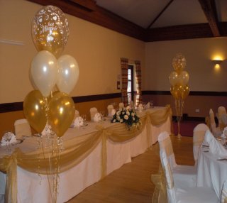 cream & gold floor balloons 